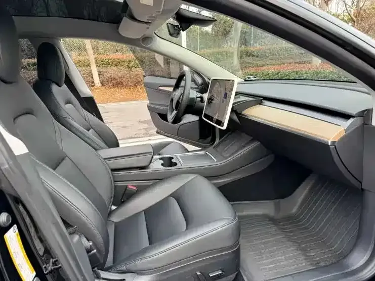Tesla Model 3 — фото 4