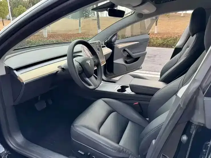 Tesla Model 3 — фото 3