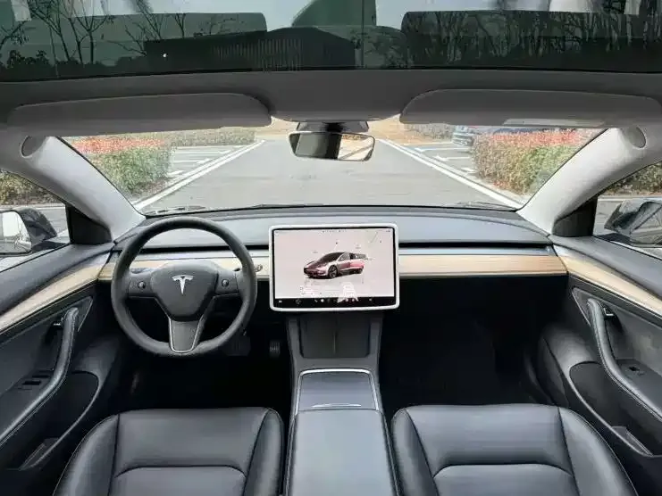 Tesla Model 3 — фото 9