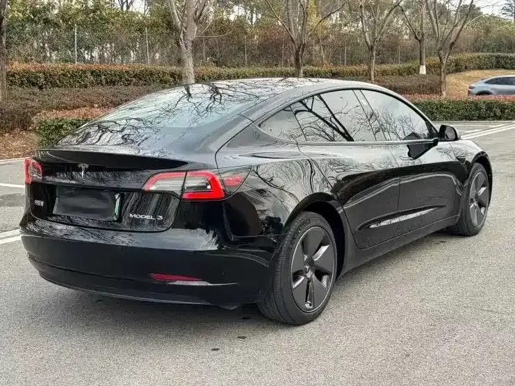 Tesla Model 3 — фото 7