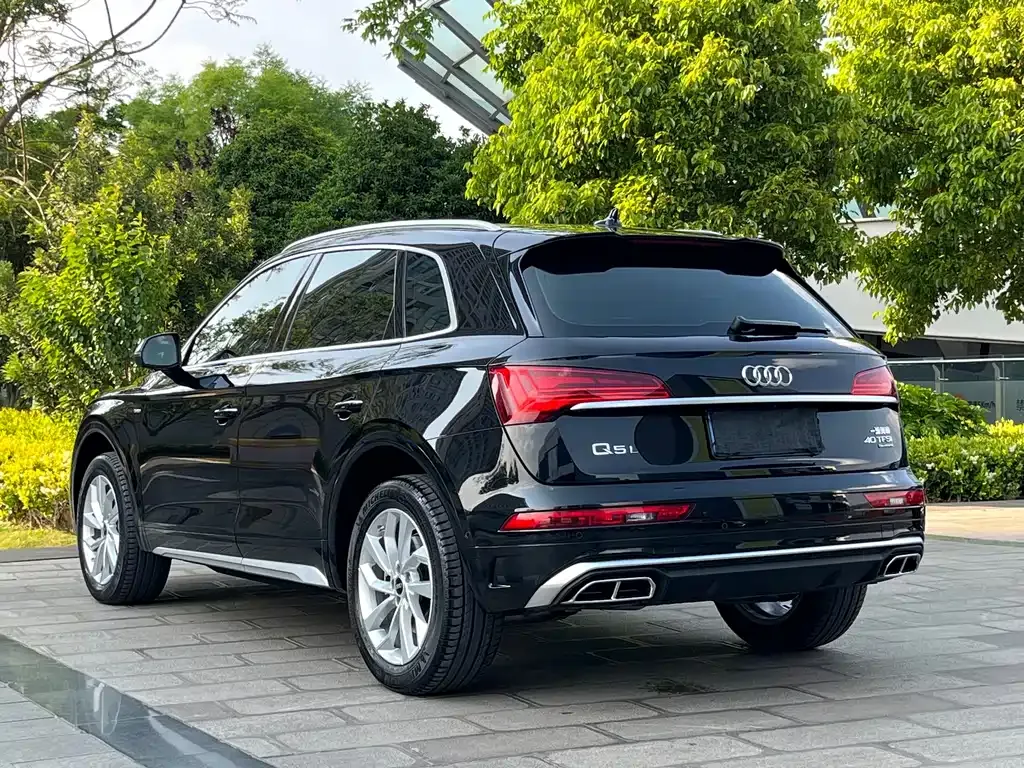 Audi Q5L — фото 9