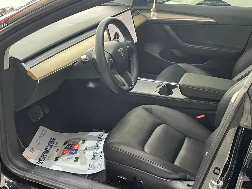 Tesla Model 3 — фото 4