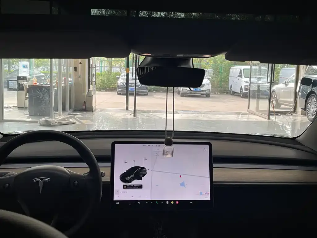 Tesla Model 3 — фото 3