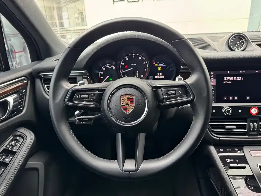Porsche Macan — фото 10