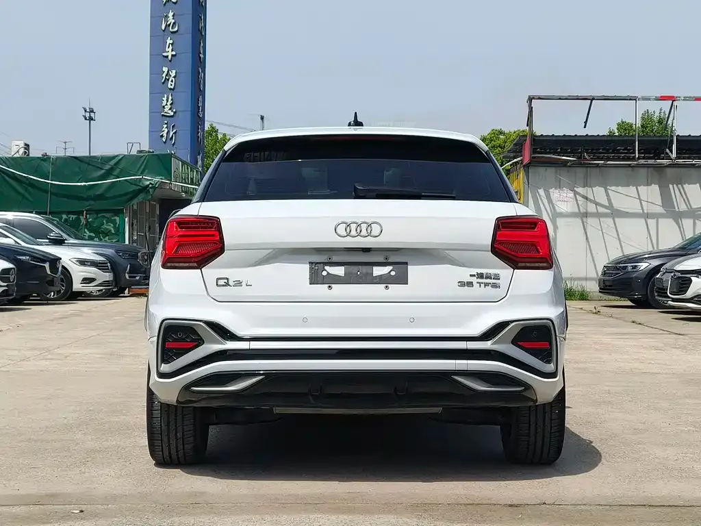 Audi Q2L — фото 4