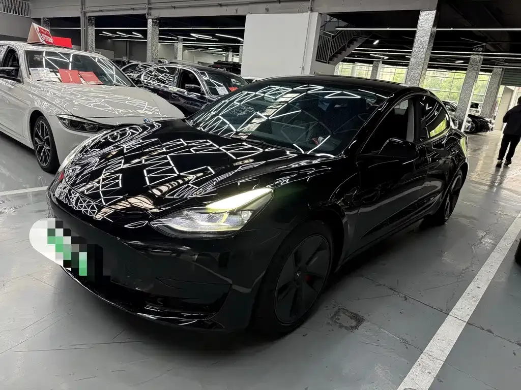 Tesla Model 3 — фото 1