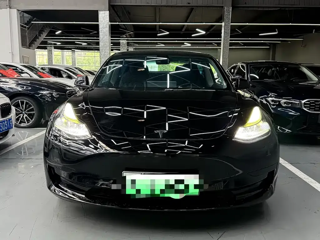 Tesla Model 3 — фото 9