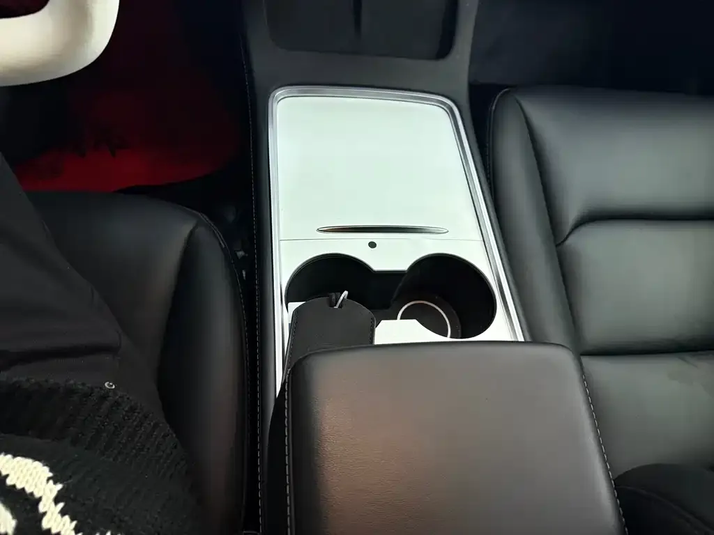 Tesla Model 3 — фото 2