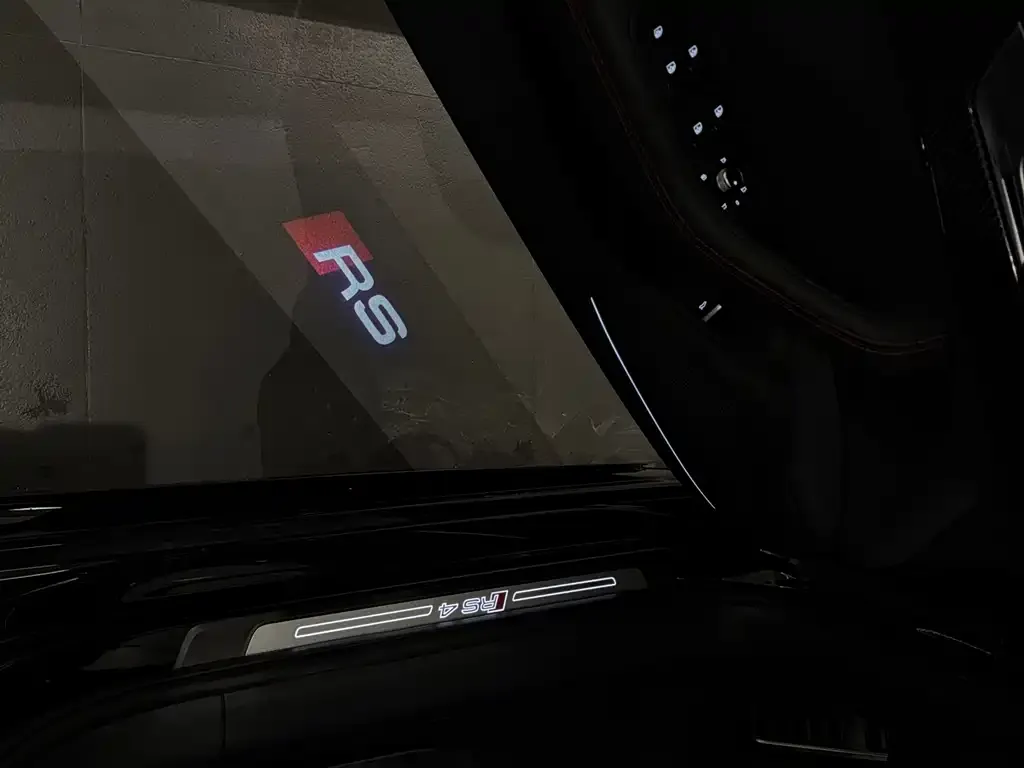 Audi RS 4 2025 из CN, фото 2