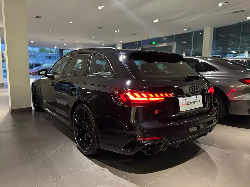Audi RS 4 2025 из CN, фото 6