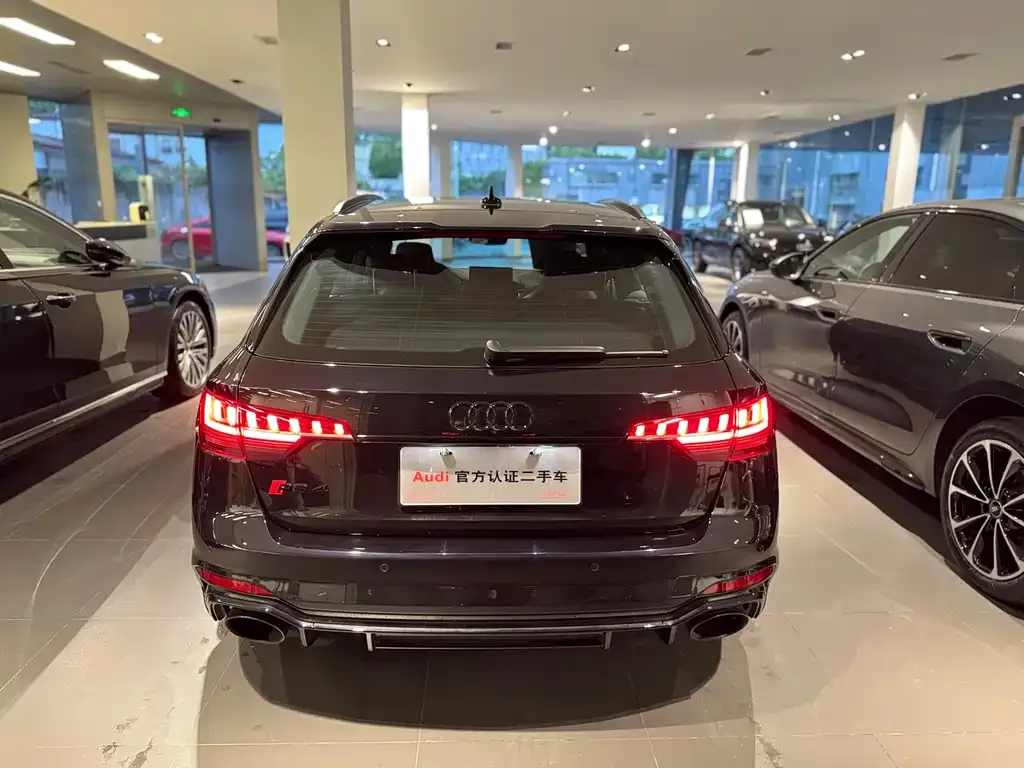 Audi RS 4 2025 из CN, фото 8
