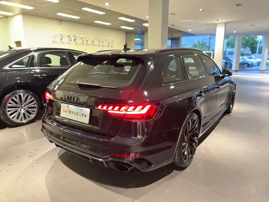 Audi RS 4 2025 из CN, фото 7