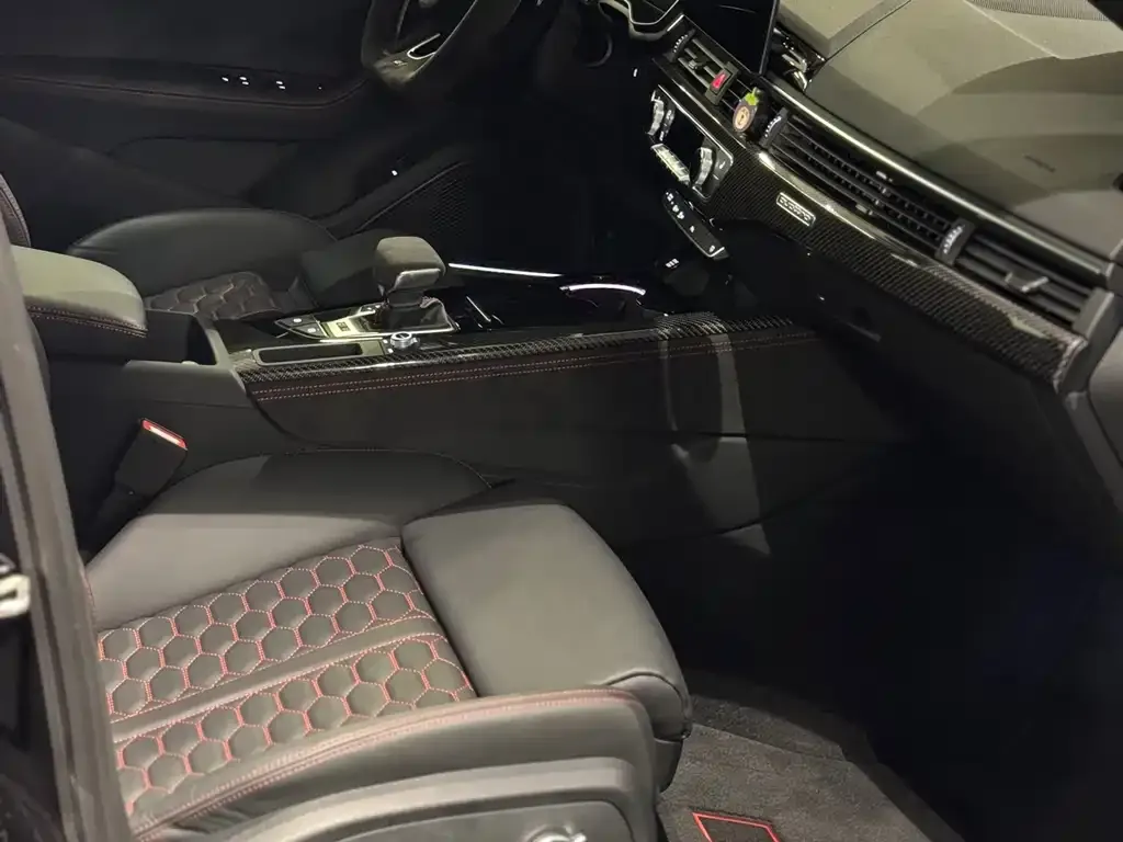 Audi RS 4 2025 из CN, фото 4
