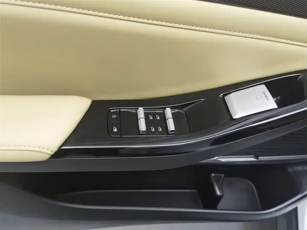 Geely Galaxy L6 — фото 8