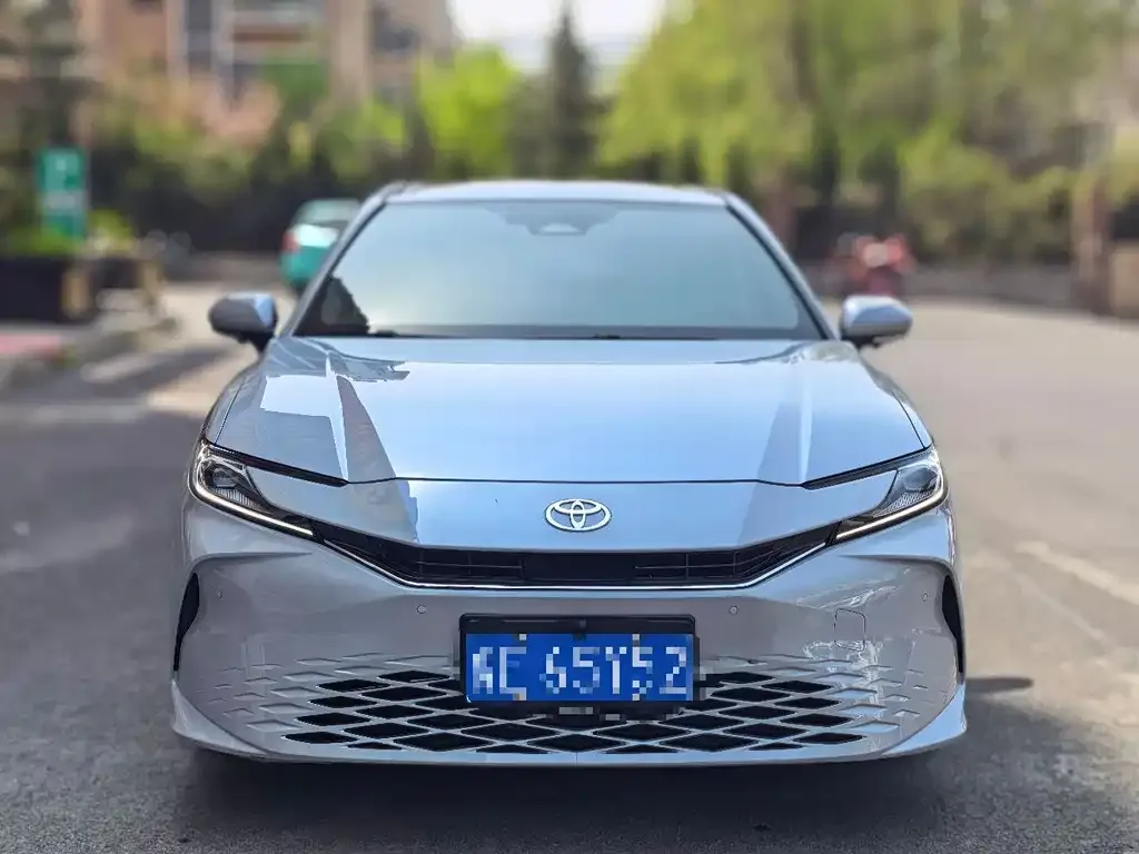 Toyota Camry — фото 6