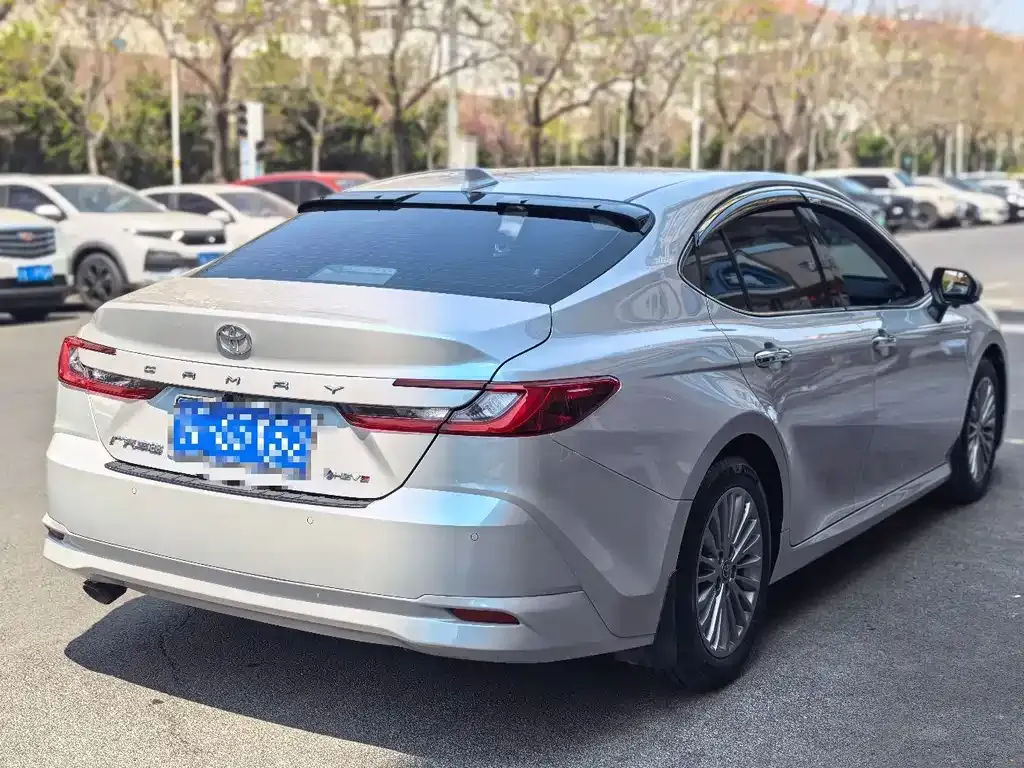 Toyota Camry — фото 8