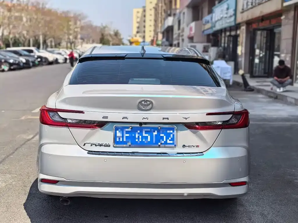 Toyota Camry — фото 9