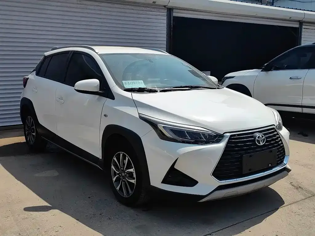 Toyota Yaris L — фото 4