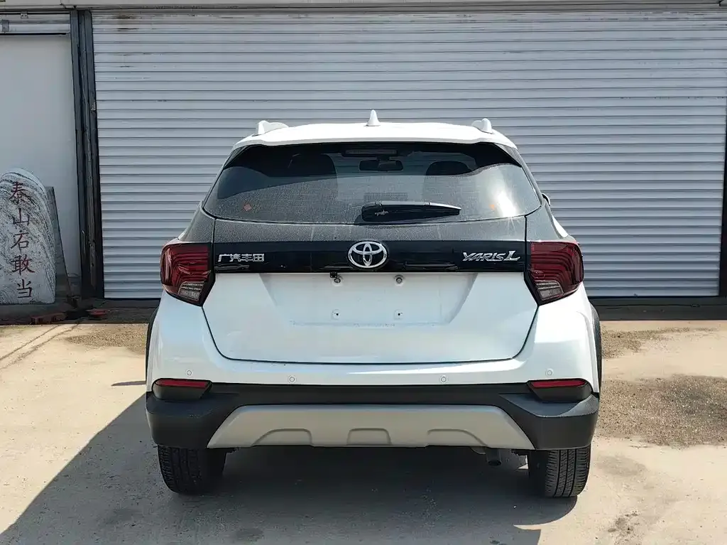 Toyota Yaris L — фото 3