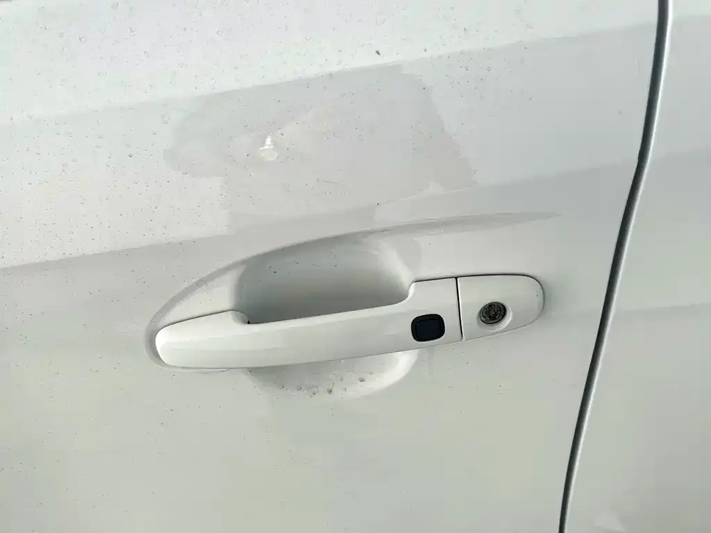 Toyota Yaris L — фото 2