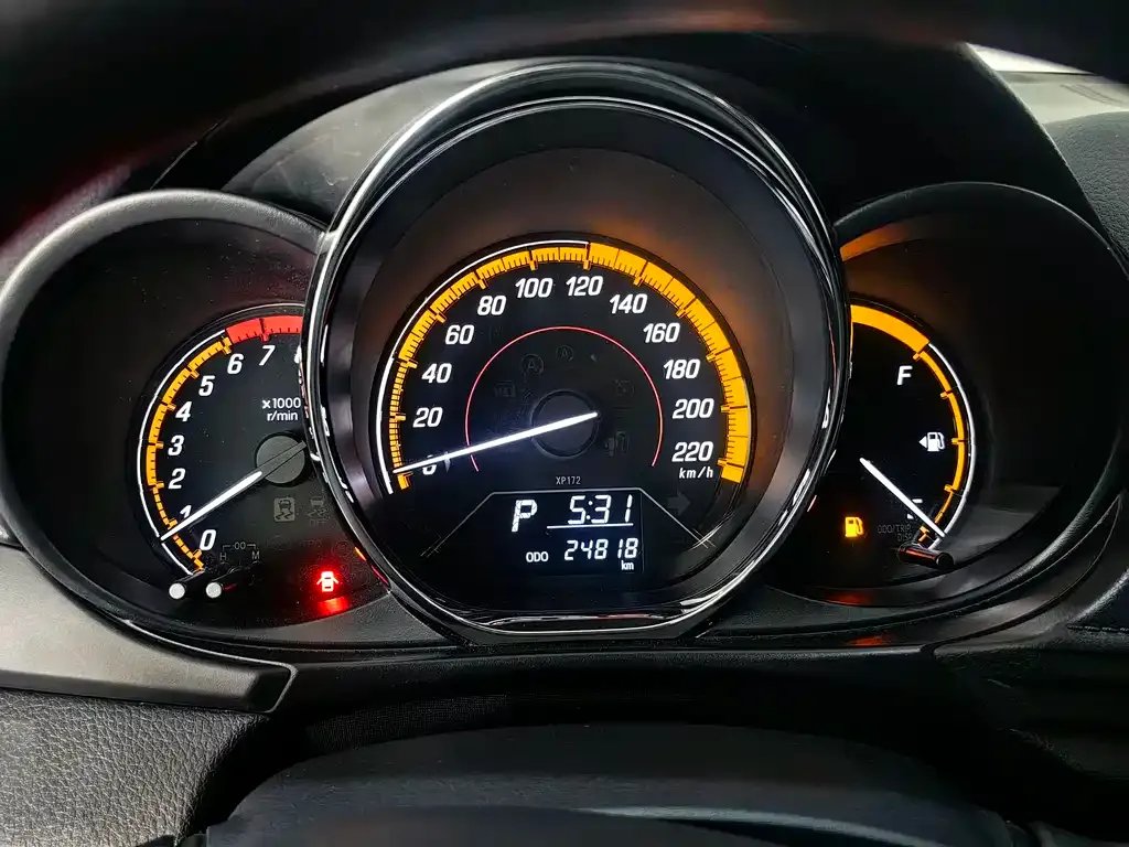 Toyota Yaris L — фото 8