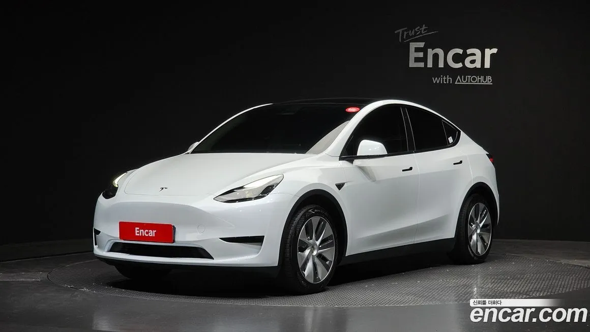 Tesla Model Y — фото 1
