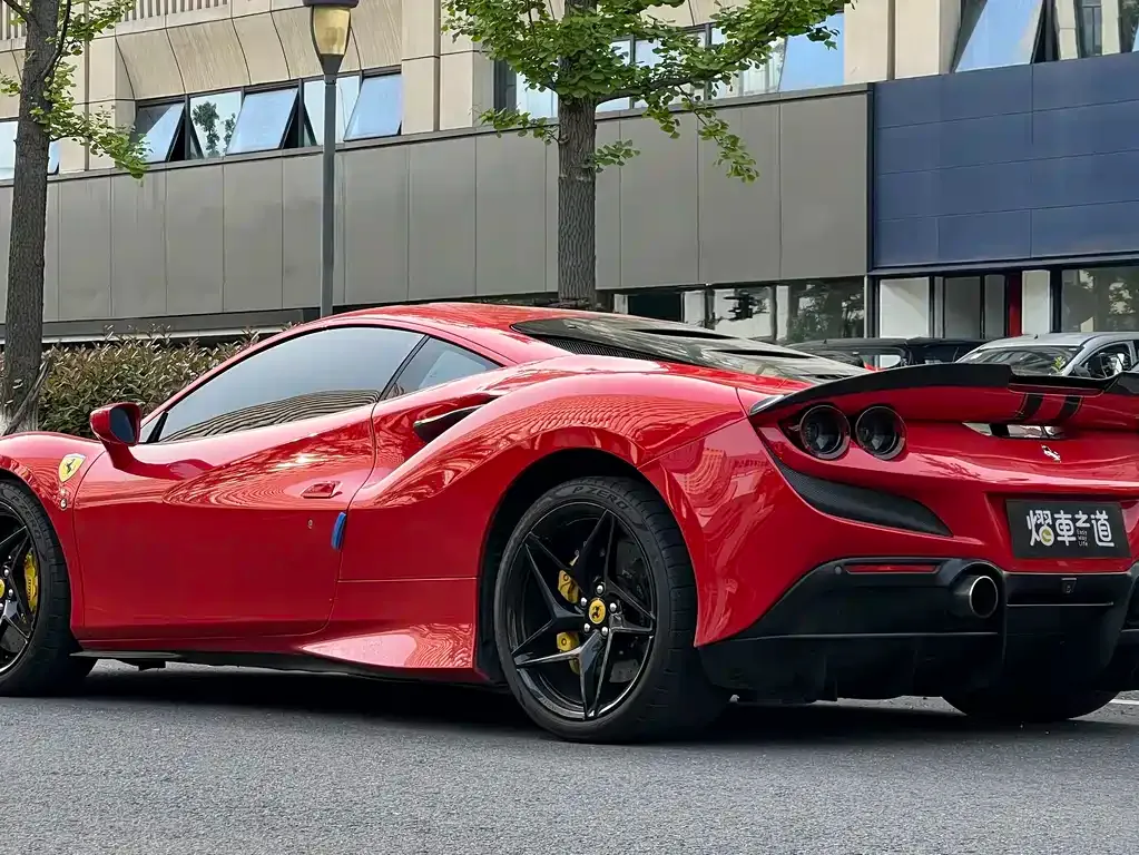 Ferrari F8 — фото 7