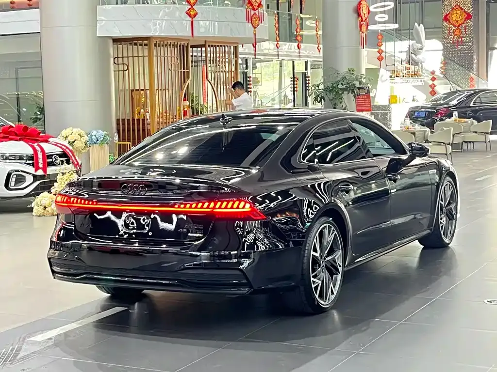 Audi A7L — фото 9