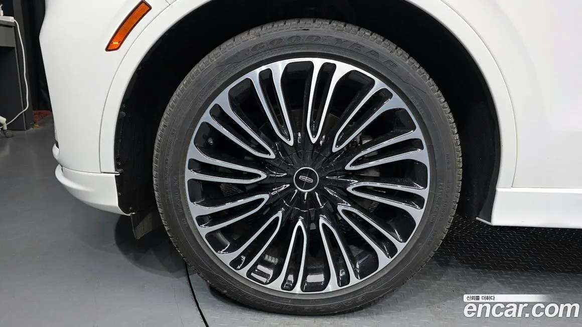 Lincoln Aviator — фото 9