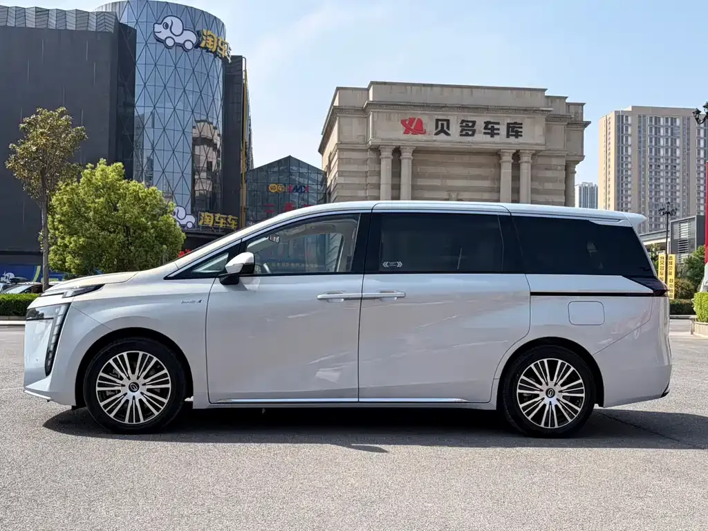 GAC Motor E8 Hybrid — фото 9