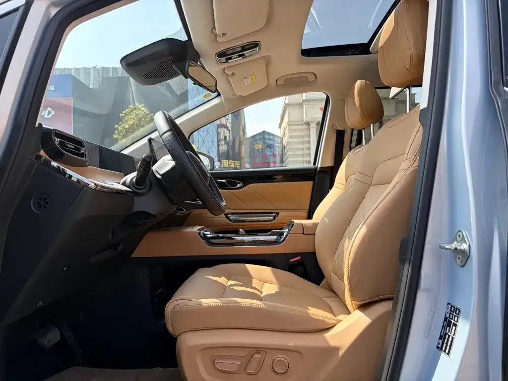 GAC Motor E8 Hybrid — фото 6