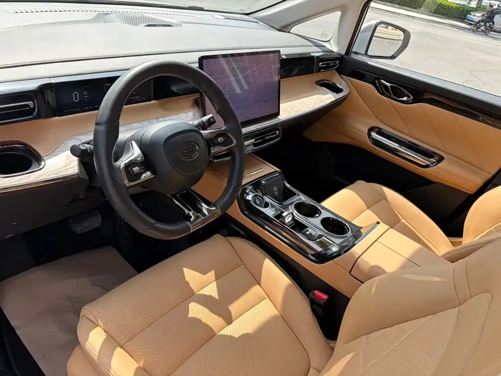 GAC Motor E8 Hybrid — фото 7