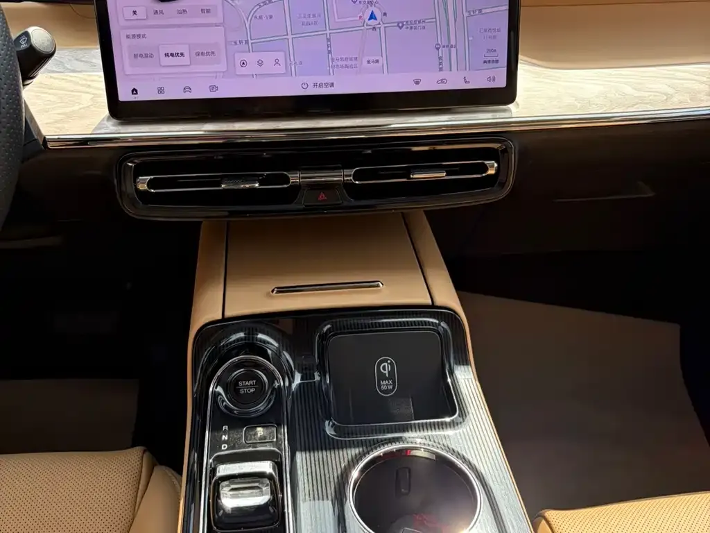 GAC Motor E8 Hybrid — фото 3