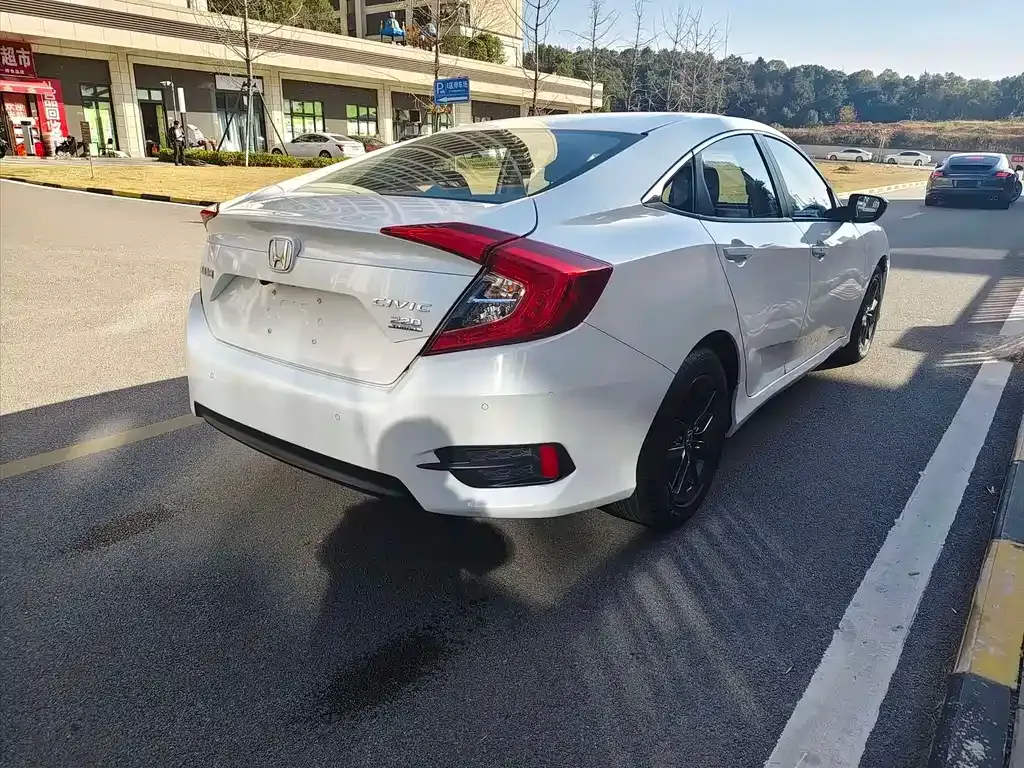 Honda Civic — фото 10