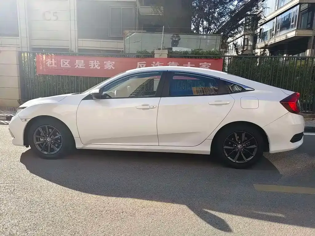 Honda Civic — фото 7