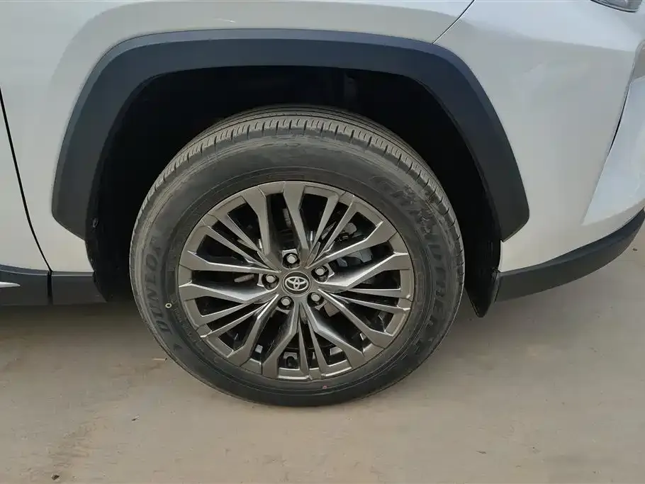Toyota Wildlander — фото 10