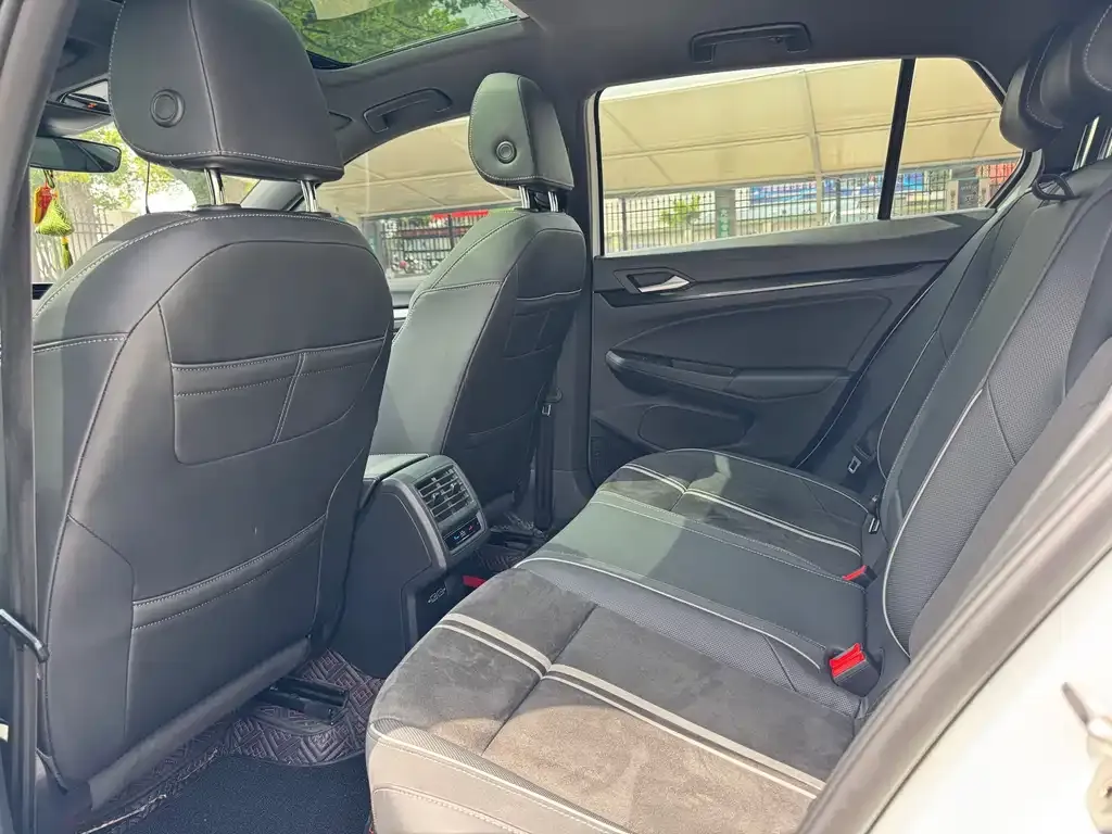 Volkswagen Golf 2021 из CN, фото 6