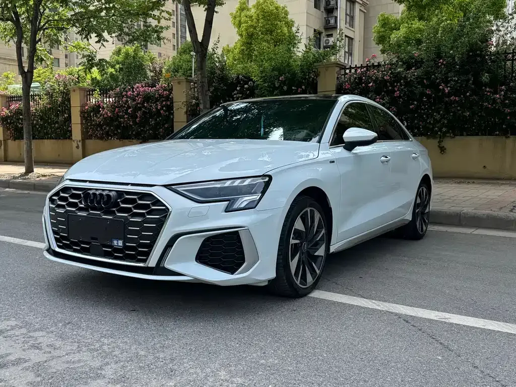 Audi A3 — фото 1
