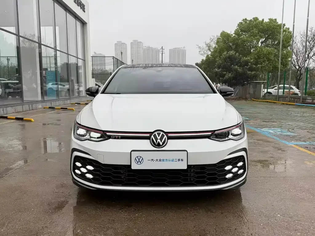 Volkswagen Golf GTI — фото 1
