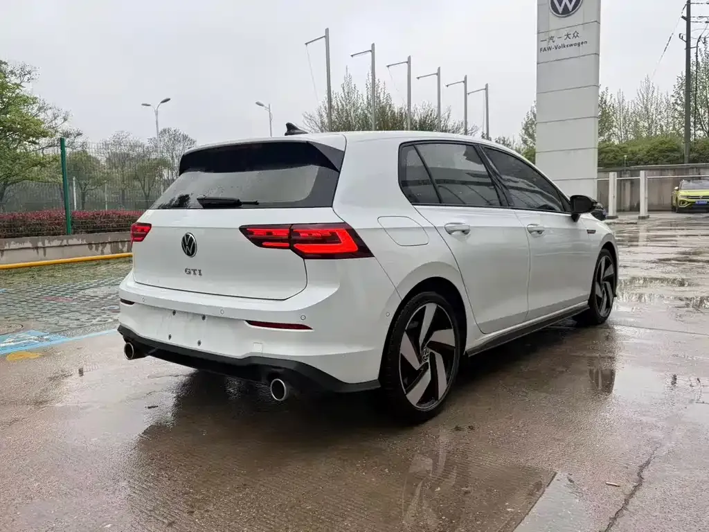 Volkswagen Golf GTI — фото 9
