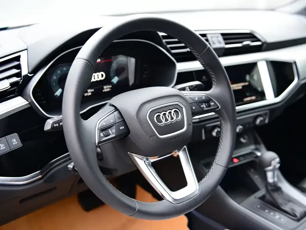 Audi Q3 — фото 6
