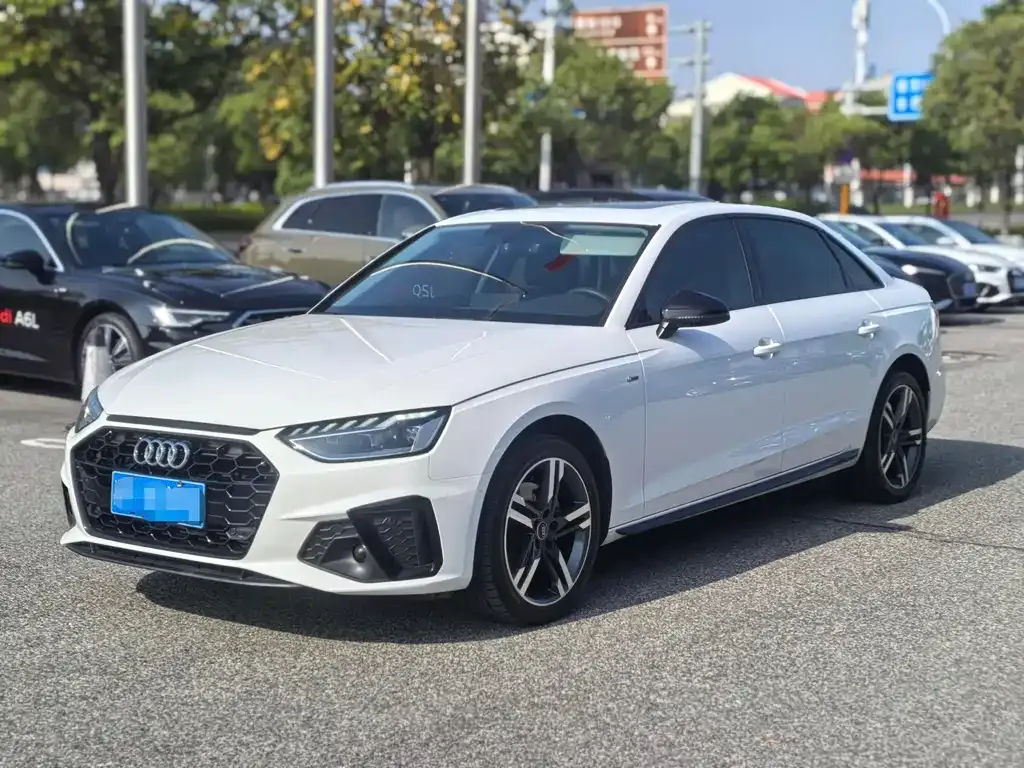 Audi A4L — фото 1