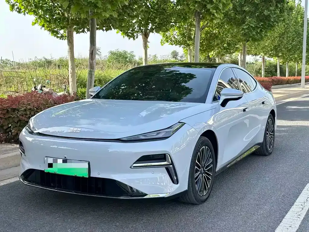 Geely Galaxy Xingyao 8