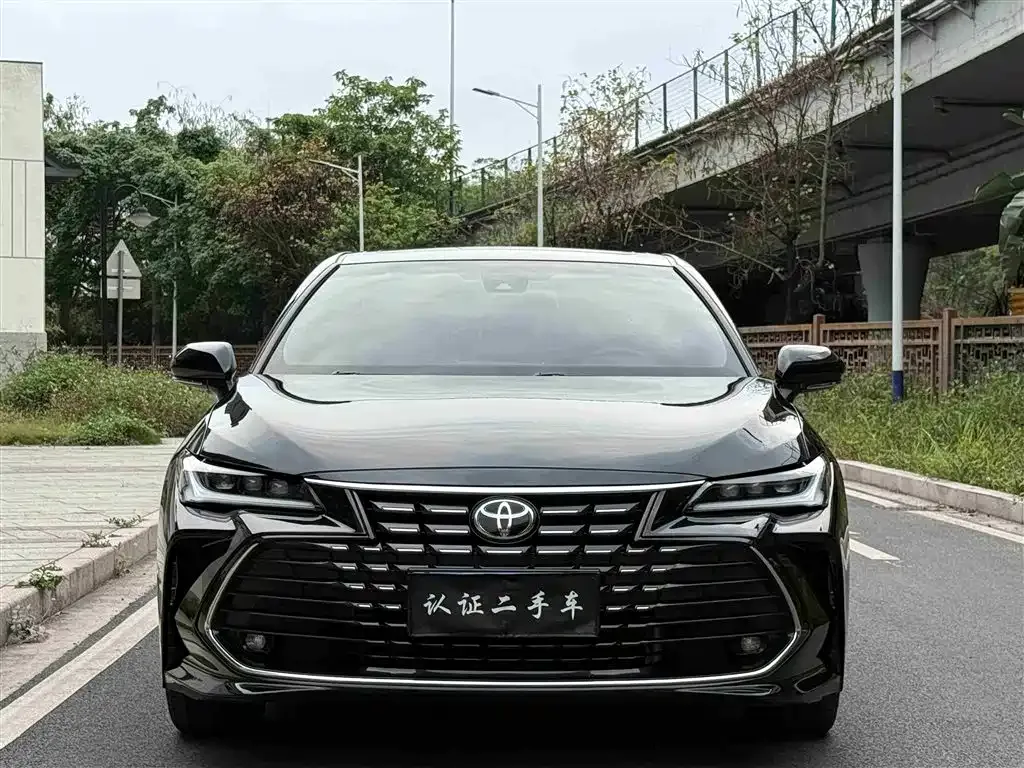 Toyota Avalon — фото 1