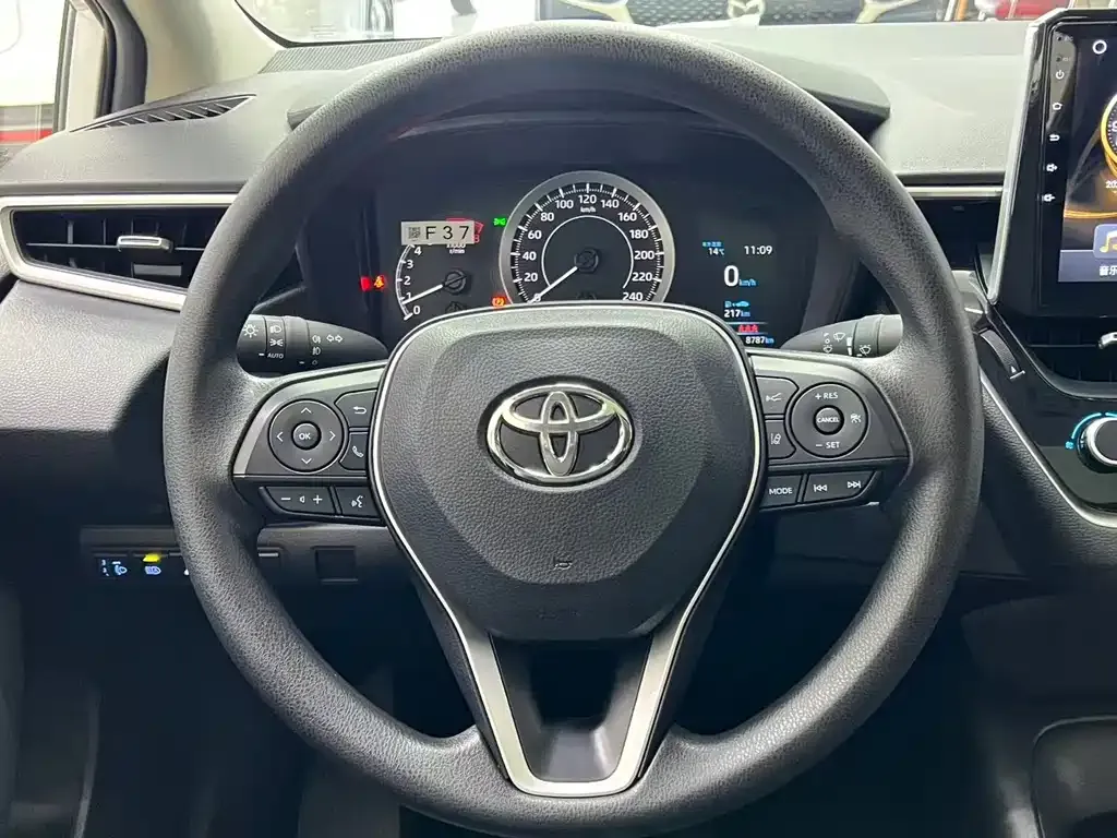 Toyota Corolla — фото 8