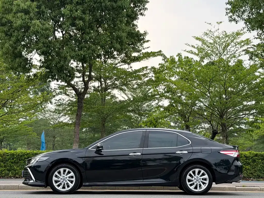 Toyota Camry — фото 10