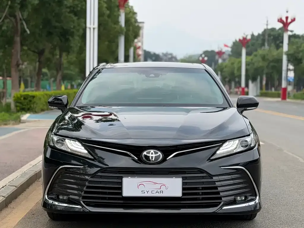 Toyota Camry — фото 5