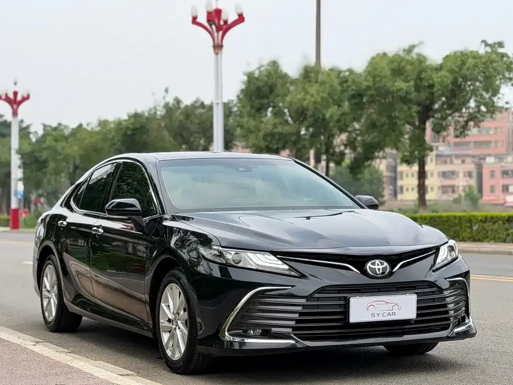 Toyota Camry — фото 2