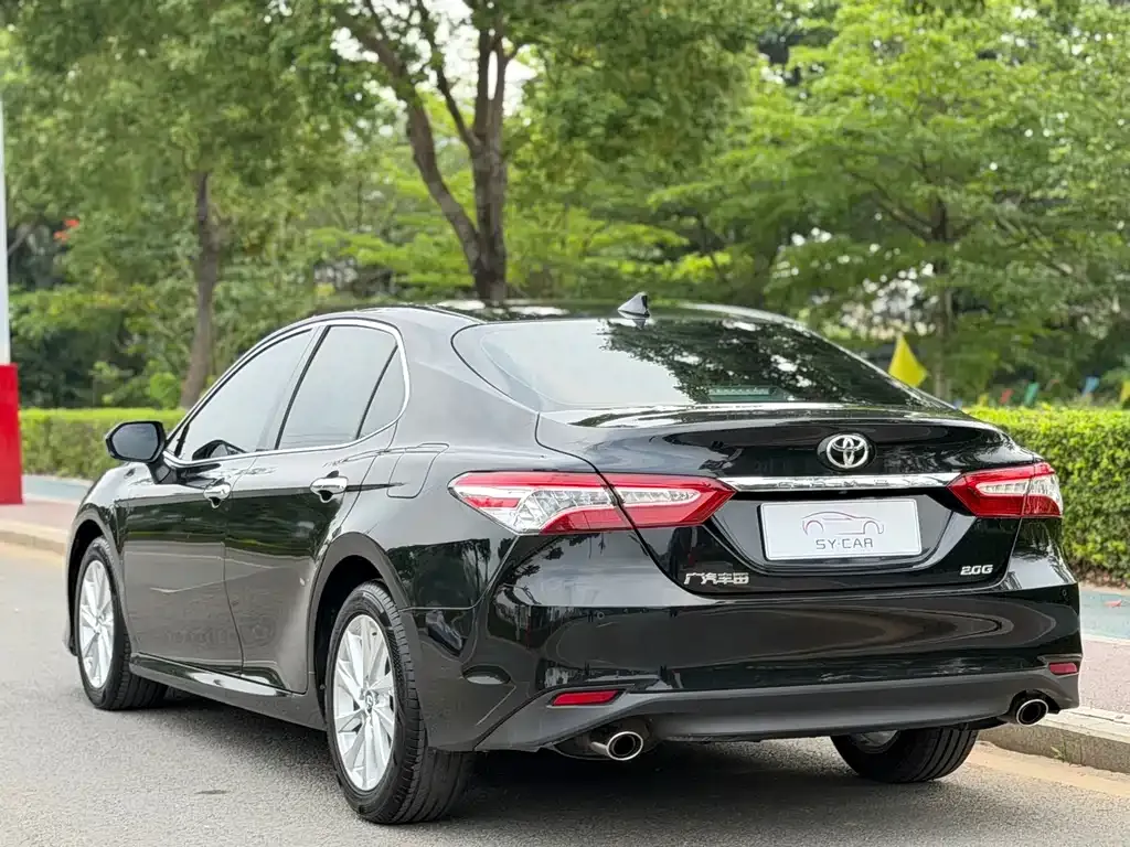 Toyota Camry — фото 3
