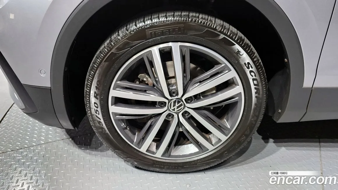 Volkswagen Tiguan — фото 7